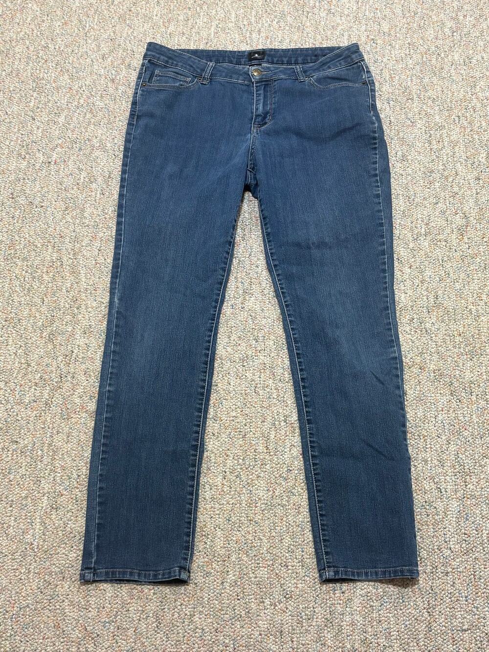Dressbarn Medium Wash Size 10 Straight Leg Jeans
